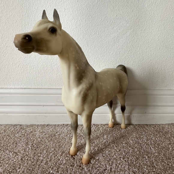 Breyer Horse #839 - Proud Arabian Stallion *Signed By Peter Stone* - Picture 2 of 9